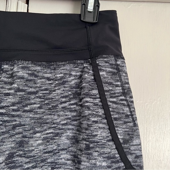 Lululemon Run Times Short *4-way Stretch 4" Dramatic Static White Black‎ / Black - Picture 5 of 10
